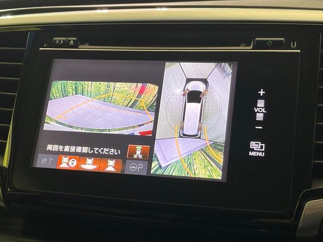 【マルチビューカメラシステム】専用のカメラにより、上から見下ろしたような視点で360度クルマの周囲を確認することができます☆死角部分も確認しやすく、狭い場所での切り返しや駐車もスムーズに行えます。