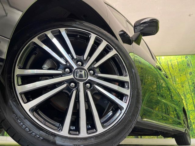 【純正18インチアルミホイール】外観にマッチした純正アルミホイールを装着しております。各種社外アルミホイールや、スタッドレスタイヤも取扱いしております。是非ご相談ください♪