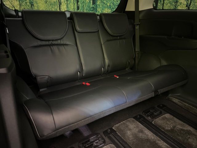 3列目シートはもちろん状態良好☆大人でもゆったりと座って頂けますので、大人数でのお出かけもラクラクです♪ご家族で、気の知れた仲間で、ドライブに行くのが楽しみですね♪