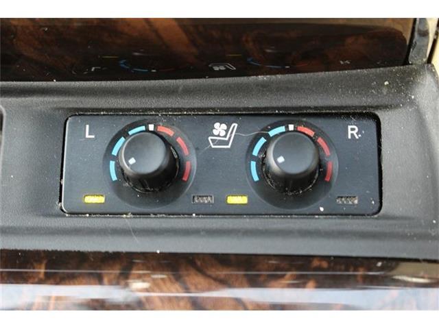 大好評のボディコーティング「ハイモースコート」もご納車までに施工可能。雨染みや線傷など中古車だからと諦めていませんか？ピカピカの状態でお乗り出しいただけます。