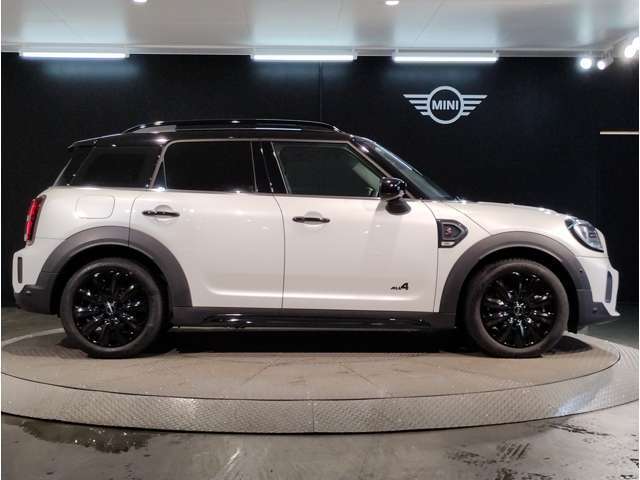 ☆MINIの車の始まりは大人四人がギリギリ乗れるコンパクトな車です！！今となっては3ナンバーですが、もともとは5ナンバーの車でした！！