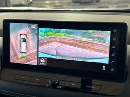 【アラウンドビューモニター】専用のカメラにより、上から見下ろしたような視点で360度クルマの周囲を確認することができます☆死角部分も確認しやすく、狭い場所での切り返しや駐車もスムーズに行えます。