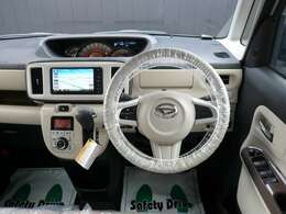 すっきり機能的なインパネ周り