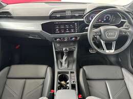 Audiのインテリアはエクステリア同様、優れたデザイン性とクオリティ、そして機能性を兼ね備えております。