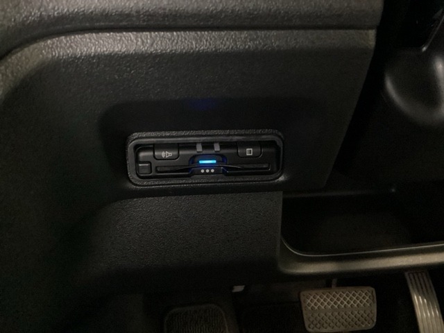 ETC付いてます。ETCが使用可能な道路通行料はキャッシュレスでスマートに走行できます。再セットアップして納車致します。