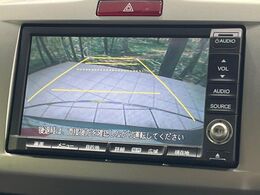 【バックカメラ】駐車時に後方がリアルタイム映像で確認できます。大型商業施設や立体駐車場での駐車時や、夜間のバック時に大活躍！運転スキルに関わらず、今や必須となった装備のひとつです！