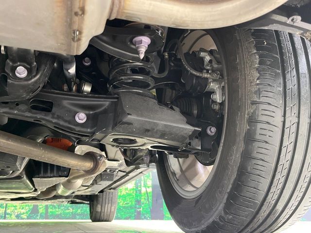 お車を安心してお乗りいただく為には、足回りの定期点検が欠かせません。サービスサポート（有償保証）では無料点検もご提供しており、安心のカーライフをお過ごしいただけるサポート体制が整っています。