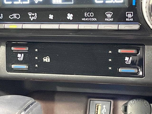 【シートベンチレーション】夏場は涼しい風でお尻や背中の熱やムレを防ぎ、冬はエアコンよりも早く温まってポカポカに！季節を問わず快適に過ごせます。
