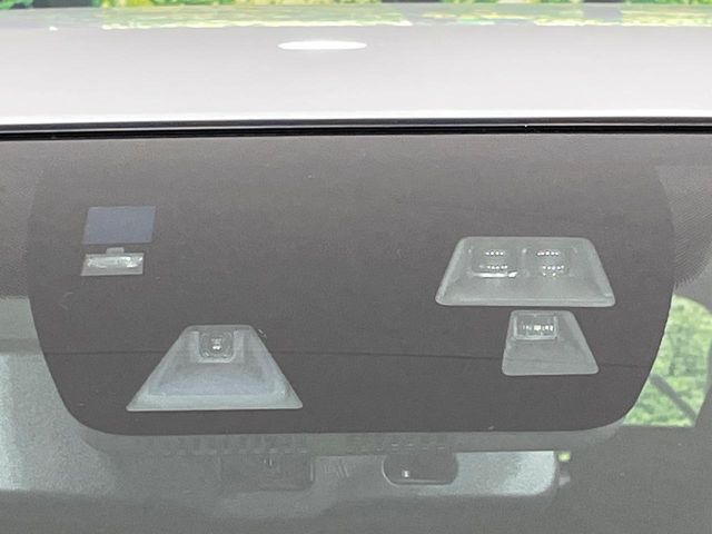 【スマートブレーキサポート】走行中に前方の車両等を認識し、衝突しそうな時は警報とブレーキで衝突回避と被害軽減をアシスト。より安全にドライブをお楽しみいただけます。
