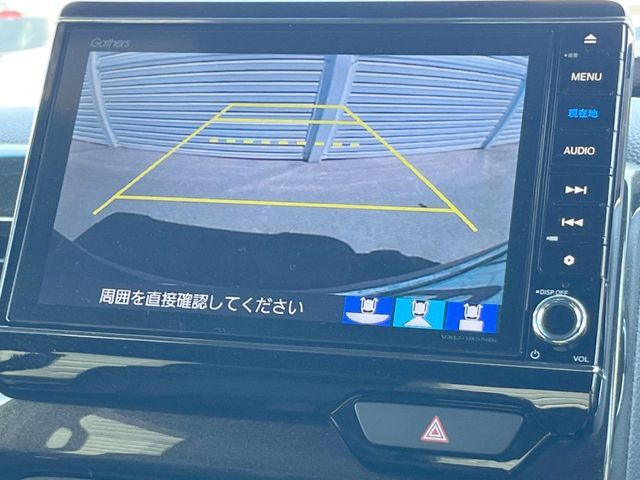 【バックカメラ】駐車時に後方がリアルタイム映像で確認できます。大型商業施設や立体駐車場での駐車時や、夜間のバック時に大活躍！運転スキルに関わらず、今や必須となった装備のひとつです！