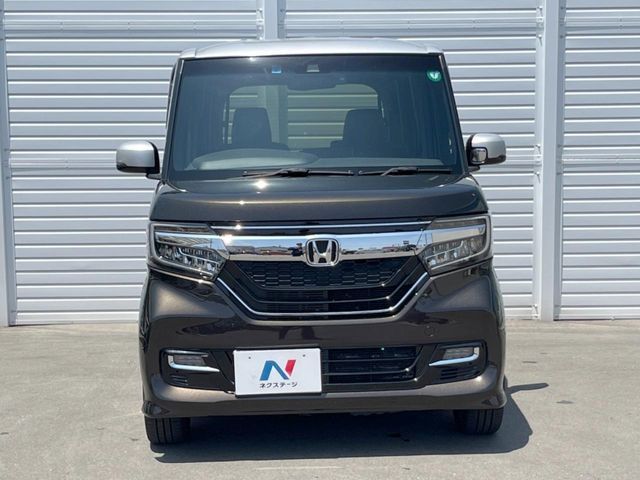 弊社では、全車『修復歴なし』のお車のみ取り扱っております。専任バイヤーによる厳選した仕入れの後、入庫後の車両チェックを行い、ネクステージが認定した高品質な中古車をご提供しております。