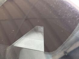 【エマージェンシーブレーキ】走行中に前方の車両等を認識し、衝突しそうな時は警報とブレーキで衝突回避と被害軽減をアシスト。より安全にドライブをお楽しみいただけます。