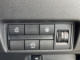 【パワースライドドア】スマートキーや運転席のスイッチでスライドドアの開閉が可能♪電動だから力を入れてドアを開ける必要が無く、小さいお子様でも、重い荷物を持っている時もラクに開け閉めできます♪