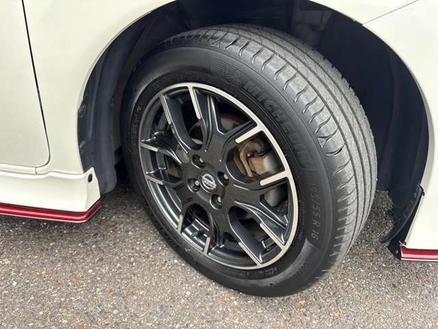 NISMO専用アルミホイールでデザインがマッチしています。