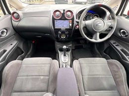 前席内装の全体像です。是非実車をご覧にお越し頂き実際にお座りください。