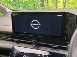 【メーカー純正12.3インチナビ】インテリアに溶け込むスタイリッシュな「専用設計」メーカーナビを装備♪視認性や操作性など基本性能にも優れ、より上質なカーライフをお楽しみいただけます。