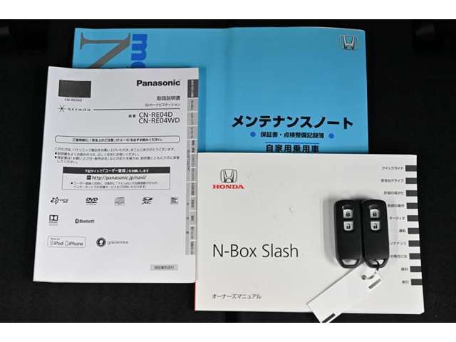 保証書・記録簿・取扱説明書と揃っていいます。キーの電池は新品にお取替えしてから納車させて頂きます。