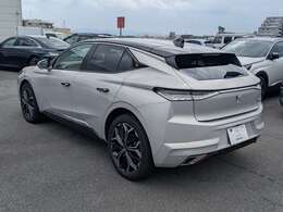 【新車保証継承】初度登録日から3年間（走行距離無制限）のメーカー新車保証を継承してご納車いたします。ご納車後、保証期間内は全国の正規ディーラーで保証整備をお受けいただけます。