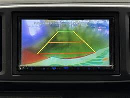 【バックカメラ】駐車時に後方がリアルタイム映像で確認できます。大型商業施設や立体駐車場での駐車時や、夜間のバック時に大活躍！運転スキルに関わらず、今や必須となった装備のひとつです！