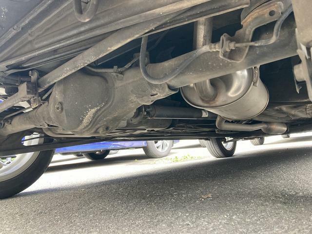 下回り状態。新車時に防錆処理を施工していた車両です。