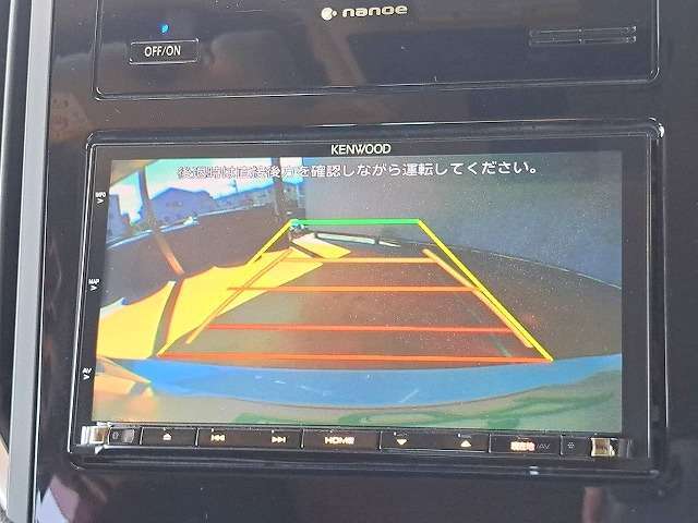 バックカメラがついて後方確認が簡単にできます！苦手としている車庫入れ等も安心して出来ますね！凄く需要の高い装備ですので、最初から付いていれば言う事なしですよね！？