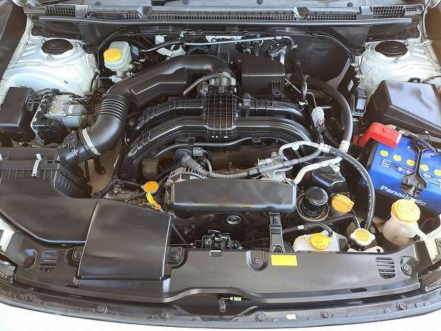 エンジンルームの状態もキレイで機関も良好です！当社では仕入時に90ヵ所以上の点検項目の確認や試乗も実施してます！問題のない車両を店頭にて販売しております！
