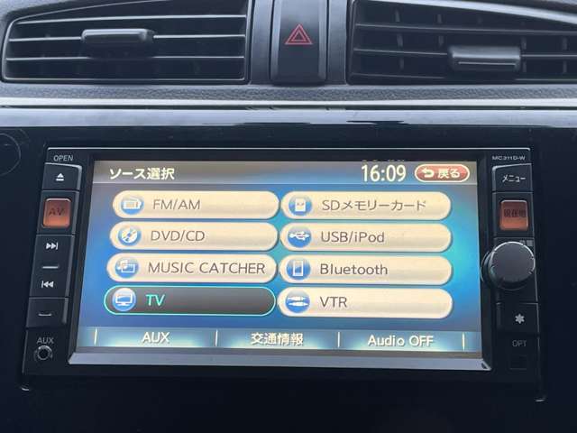 SD・メモリーナビ・フルセグTV付きです。Bluetooth接続可能です。