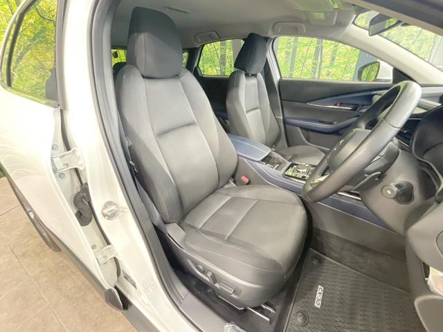 運転席シート廻りは使用感も少なく、良好な状態となっています。丁寧に使われていたことがよくわかりますね。