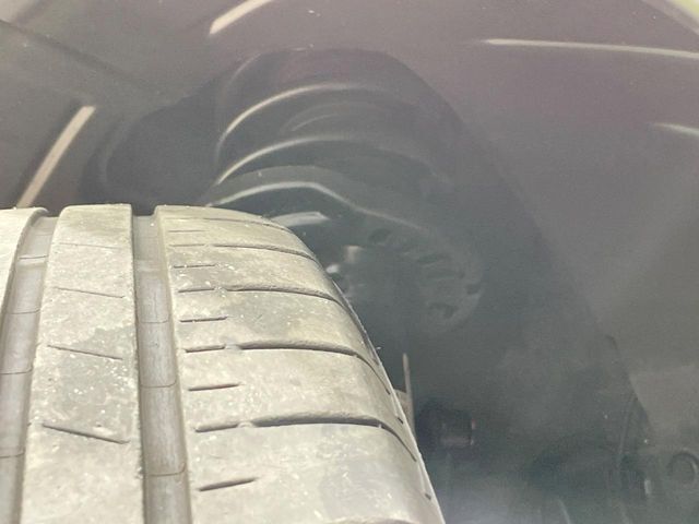 お車を安心してお乗りいただく為には、足回りの定期点検が欠かせません。サービスサポート（有償保証）では無料点検もご提供しており、安心のカーライフをお過ごしいただけるサポート体制が整っています。