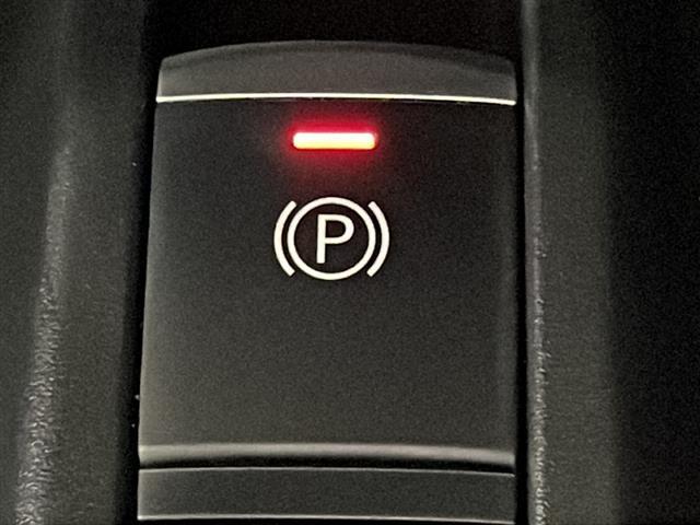 【電動パーキングブレーキ】パーキングブレーキを指先だけで操作可能です！力の弱い人にも安心してブレーキをかけていただけます！