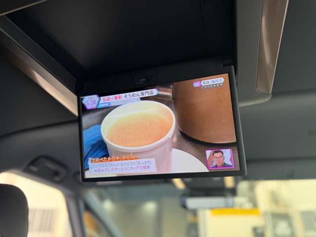 後部座席には大画面13.2型有機ELディスプレイ