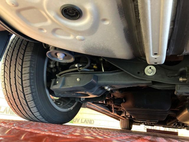 お車を安心してお乗りいただく為には、足回りの定期点検が欠かせません。サービスサポート（有償保証）では無料点検もご提供しており、安心のカーライフをお過ごしいただけるサポート体制が整っています。