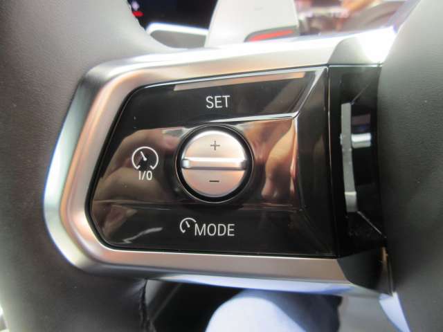 アクティブクルーズコントロール装備です。設定速度をキープしつつ、車間距離を優先し安全走行を可能と致します。長距離ドライブにマストな装備です。