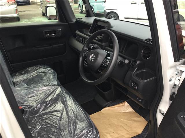 弊社の総額表示は実際の「お乗り出し価格」です。別途に整備代や保証料を戴くことは御座いません。安心してご相談下さい。