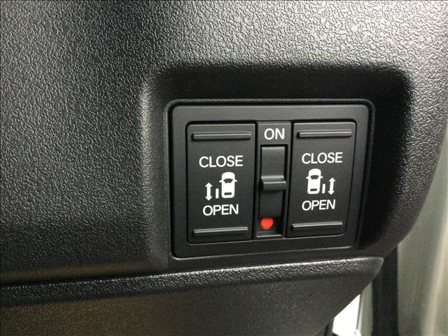 ■展示車商品化■細かいボディ傷などをボディ磨きなどでクリーニングし、最終仕上げを行います。また、除菌処理のルームクリーニングを施工しより清潔なクルマを見て頂けるようにしています！