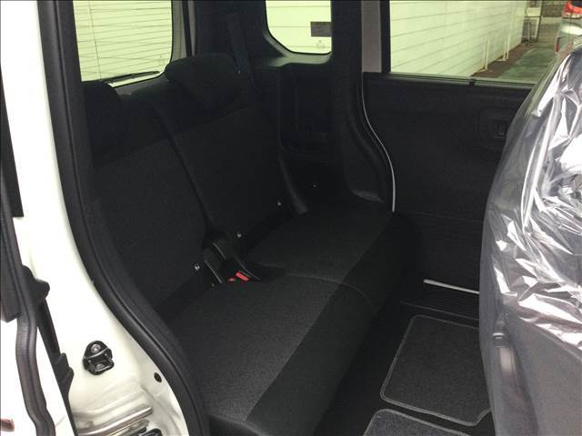 弊社の総額表示は実際の「お乗り出し価格」です。別途に整備代や保証料を戴くことは御座いません。安心してご相談下さい。