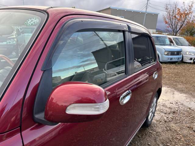 店頭には常時30台から40台の車をご用意しております。