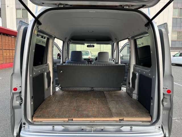 4ナンバー(貨物)車です。ハイルーフ車です。