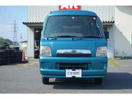 当社は納車前に各部の点検を行い、エンジンオイル・オイルエレメントを交換いたします。また、ライト周りやワイパーのゴムなども必要に応じて交換してから納車いたします。