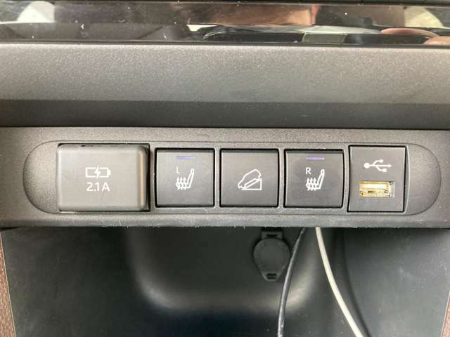 運転席・助手席シートヒーター付き！！USB対応！ダウンヒルアシスト！！