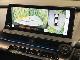 【パノラミックビューモニター】専用のカメラにより、上から見下ろしたような視点で360度クルマの周囲を確認することができます☆死角部分も確認しやすく、狭い場所での切り返しや駐車もスムーズに行えます。