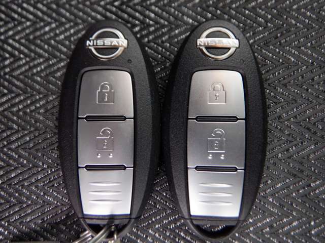 『インテリジェントキ-』機械的な鍵を使用せずに車両のドアの施錠/解錠、エンジン始動が可能なシステムです！スペアキ-付属しております。