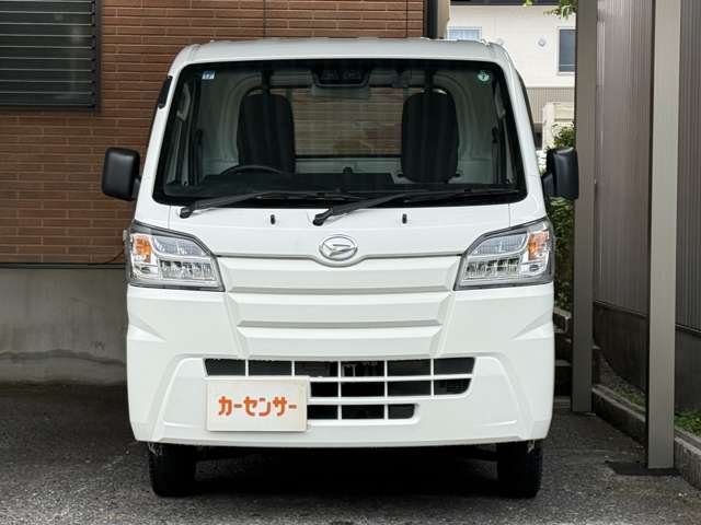 程度良好なハイゼットトラック入荷しました。走行距離は1万キロ台。機関良好で修復歴もございません。車検も8年12月迄付いてます。すぐ乗れます。現車があるうちにお早めにどうぞ。