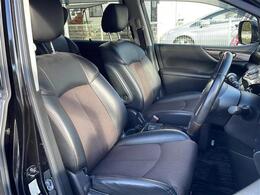 運転席のシートはきれいでゆったりしています。ゆったりとした空間で座り心地の良い椅子です。