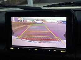 【バックモニター】後ろのカメラの映像がモニターに映し出されるので、後方の見えない死角や、障害物との距離感などもしっかり安全確認することができます！
