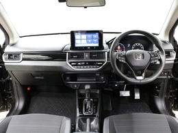 シンプルでスタイリッシュなインパネ周りです！飽きのこないデザインです。