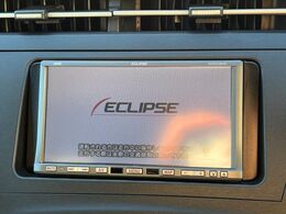 【純正ナビ】人気の純正ナビを装備しております。ナビの使いやすさはもちろん、オーディオ機能も充実！キャンプや旅行はもちろん、通勤や買い物など普段のドライブも楽しくなるはず♪