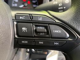 【レーダークルーズコントロール】高速道路での長距離走行が楽に！！自動で速度を保つクルーズコントロールが、衝突軽減システムと連携し、前方の車両を感知して車間を保つように速度調節してくれます！！