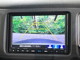 【バックカメラ】駐車時に後方がリアルタイム映像で確認できます。大型商業施設や立体駐車場での駐車時や、夜間のバック時に大活躍！運転スキルに関わらず、今や必須となった装備のひとつです！