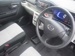 ハンドル周りです！ボタンの配置やメーターのイメージなどご覧ください♪♪